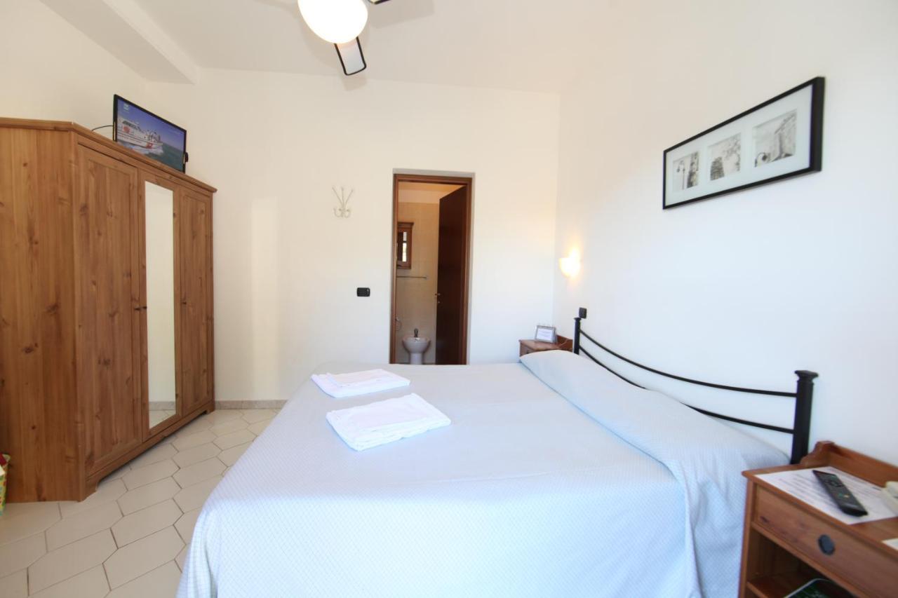 Hotel Villa Wanda Порт-Аццурро Экстерьер фото