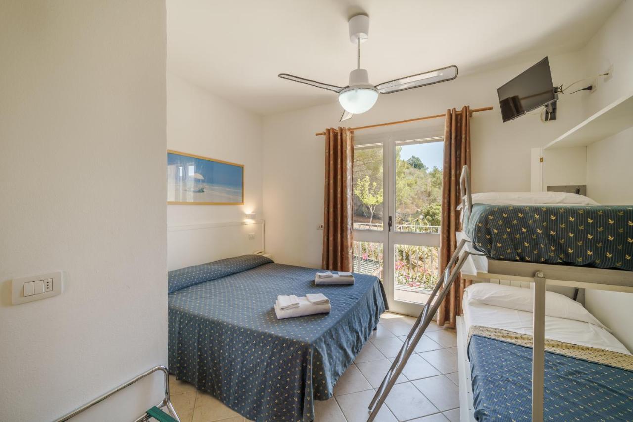 Hotel Villa Wanda Порт-Аццурро Экстерьер фото
